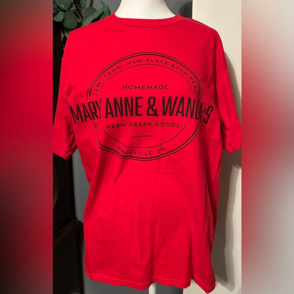 Mary Anne & Wanda’s Farm Fresh Red Tshirt Medium- From The Chicks song Earl NWOT - Picture 1 of 3